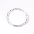 Détail d'un bracelet tressé en PVC argenté à 3 brins avec une finition métallique - Style Tressé Torsadé (JB620) / Argent