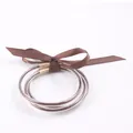 Ensemble de 3 joncs en silicone pailleté marron transparent noués par un ruban de soie élégant - Ensemble à 3 couches / Café
