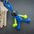Handgeweven paracord sleutelhanger in blauw en limoengroen met mini motorhelm erop - Helm Blauw Touw