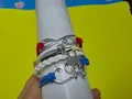 Detailansicht geflochtener Armbänder für Autismus-Bewusstsein mit Herz- und Puzzleteilen - Mehrlagiges Gewebtes Herz Puzzle Armband / Gelb