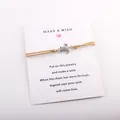 Élégant bracelet tortue fait main présenté sur une jolie carte cadeau Make a Wish. - Or