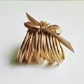 Set van 10 gouden glitter PVC jelly armbanden met een bruine decoratieve strik - Champagnegoud