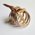 Set van 12 gouden glitter siliconen jelly bangles met een bijpassende lintstrik - Roségoud