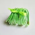 Set van 10 limoengroene glitter jelly armbanden met een bijpassende satijnen strik - Grasgroen