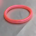 Bracelet jonc bouddhiste en silicone rose translucide épaisseur 9mm - Rose vif