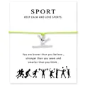Vue détaillée du charme de gymnastique sur un bracelet vert avec une carte de vœux. - Figurine de Gymnaste Vert