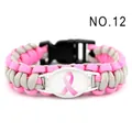 Visuale dettagliata del bracciale di sopravvivenza in paracord intrecciato con nastro - Nastro Rosa e Argento