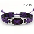 Vista detallada de la pulsera de cuero hecha a mano con cinta púrpura y mariposa - Mariposa Violeta (NO.16)