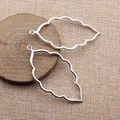 65x34mm silberne hohle Blattanhänger aus Zinklegierung für kreative DIY-Schmuckherstellung. - Antiksilber