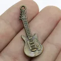 Antiker Bronze Gitarrenanhänger für die Herstellung von DIY Halsketten und Armbändern - Gitarrenform (A10988) / Antikbronze