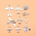 Juego de 10 dijes de avión y helicóptero en plata antigua para la creación de bisutería - Avión Helicóptero (L10189) / Paquete de 10 / Plata antigua