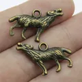 Zwei antike Bronze-Wolf-Anhänger für die Schmuckherstellung, 26x20mm Tieranhänger - Heulender Wolf (A11296) / Einzelstück / Antikbronze