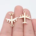 Dos colgantes avión dorados 27x21mm en dedos para joyería DIY - Forma de Avión (D12079) / Dorado