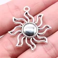 Ciondolo sole in argento antico per creazione gioielli fai da te 35x31mm metallo - Forma di Sole (B13307) / Argento antico