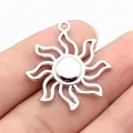 Ciondolo sole in lega di zinco argento, 35x31mm per creazione di gioielli fai-da-te - Forma di Sole (D12511) / Argento
