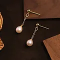 Eleganti orecchini pendenti con perle d'acqua dolce naturali e placcatura in oro 14k - Orecchini a Bottone a Catena Con Perla Naturale
