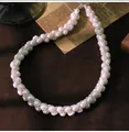 Elegante ketting met roze natuurlijke parels en glazen kralen in een gedraaid ontwerp - Chokerketting / Natuurlijke Witte Parel Glas Ketting