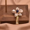 Elegante fermaglio vintage fatto a mano con perle barocche e perla blu centrale - Stile Fiore con Perline Blu Scuro (GH0061) / Fermaglio per Capelli Fiore Perla Lapislazzuli