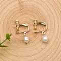 Eleganti orecchini a clip placcati oro con pendenti in perle barocche bianche naturali - Clip per orecchie semplici