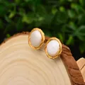 Vintage Barockperlen-Ohrstecker mit goldener gedrehter Einfassung für Damen - Barockperle Ohrstecker