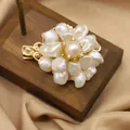 Fermaglio per capelli artigianale con perle barocche e finitura dorata in design floreale - Fermaglio per Capelli Fiore Doppio Strato