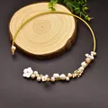 Handgemaakte vintage gouden choker met natuurlijke zoetwaterparels en bloemen - Zoetwaterparel met Lichtgroene Natuursteen / Goud