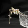 Traditionelle chinesische Blumenhaarnadel mit Perlen und grünem Perlenanhänger. - Grünes Blumenherz Quaste Haarstab