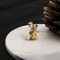 Elegante spilla coniglio dorata con perla d'acqua dolce naturale per accessori donna - Spilla di Perle Coniglio / Stile Spilla