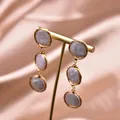 Elegante lange Hängeohrringe mit natürlichen Süßwasserperlen in Golddrahtwicklung - Große Weiße Barockperlen Ohrringe
