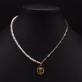 Elegante Halskette mit echten Perlen, Goldkette und Elizabeth II. Münzanhänger für Damen. - Avatar Münze Anhänger Halskette