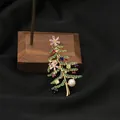 Squisita spilla albero di Natale con perla d'acqua dolce naturale e placcatura 18k - Albero di Natale / Stile Spilla