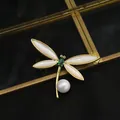 Elegante spilla a libellula con perla naturale e placcatura in oro 18 carati per donna - Spilla Libellula / Stile Spilla