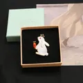 Elegante spilla a forma di coniglio con perla d'acqua dolce e inserti in conchiglia - Spilla di Perle Coniglio Carota / Stile Spilla