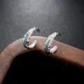 Elegante zilverkleurige ear cuffs met blauwe emaille details, ideaal voor ondoorboorde oren - Gletsjer Blauw (X963-B)