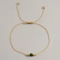Bracelet ajustable en cordon ciré kaki avec pierre verte et perles dorées en cuivre. - Style Pierre Gemme à Texture Verte (B-B24082701D)
