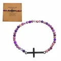 Pulsera religiosa de cuentas jaspeadas moradas con cruz de metal negro - Embalaje de cartulina incluido / Púrpura Texturizado (B-B24092005G)