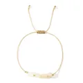 Bracelet ajustable en cordon doré minimaliste avec quatre pierres naturelles de couleur crème - B-B24100802B