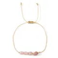 Bracelet cordon doré réglable orné de quatre pierres naturelles roses et perles - B-B24100802H