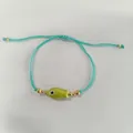 Bracelet poisson tissé vert menthe avec cordon réglable et perles dorées pour femme. - Style de Poisson Jaune (B-B25081102A)