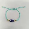 Bracelet tissé vert menthe ajustable fait main avec breloque poisson bleu et perles dorées - Style Poisson Mauvais Œil Bleu Foncé (B-B25081102G)
