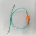 Bracelet tressé vert menthe réglable avec un adorable détail de poisson orange - Style de Poisson Orange (B-B25081102D)