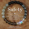 Spirituele meerkleurige stenen kralenarmband voor heren op een rustiek houten blad - Veiligheidsgeest Stijl(B-B24101601C)