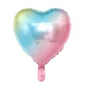Nahaufnahme eines leuchtenden regenbogenfarbenen herzförmigen Folienballons mit Metallic - 18 Zoll / Herz / 50 Stück