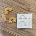 Primo piano dello stampo in silicone arcobaleno e nuvola con campioni di argilla - Arcobaleno Quadrato