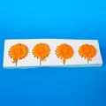 Gedetailleerde weergave van een 4-cavity siliconen mal voor kleine madeliefjes fondant - 4-Gaten Madeliefje