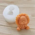 Détail d'un moule en silicone lion mignon et de sa figurine de décoration de gâteau - Forme de Petit Lion Dessin Animé