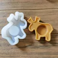 Vue détaillée de moules en silicone en forme de renne pour bougies et chocolats DIY - Cerf