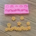 Vista detallada del molde de silicona para bordes florales con flores en azúcar - Borde de Decoración de Pasteles