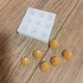 Vista detallada de un molde de silicona de 9 cavidades con formas de mini pastelería - Postre de crema
