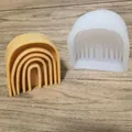 Vue détaillée du moule à bougie en silicone arc-en-ciel et du produit fini en cire - Petit Arc-en-ciel Minimaliste (3#)